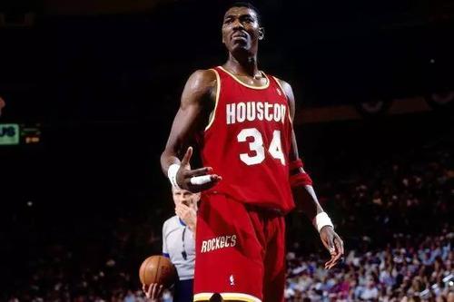 奥拉朱旺个人简介_奥拉朱旺个人资料、荣誉